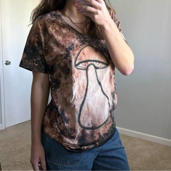 Black Tie Dye Mushroom Shirt - Picture 5 of 6